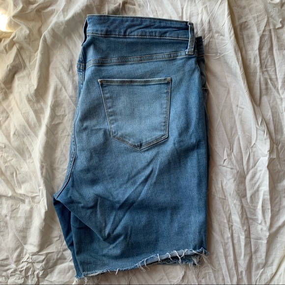 Universal threat denim Bermuda shorts - Picture 4 of 4